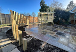 Garden Design with curved patio, planting and wooden post feature