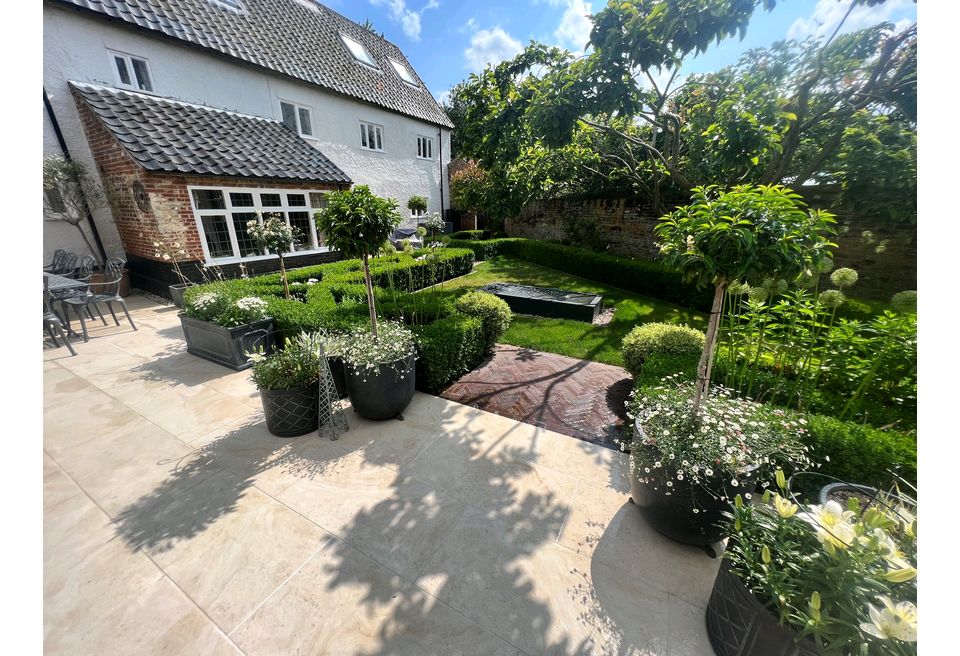 Courtyard garden - Wymondham